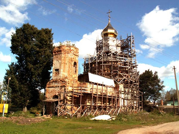 Храм Дмитрия Солунского Отрадное (Голяжье)