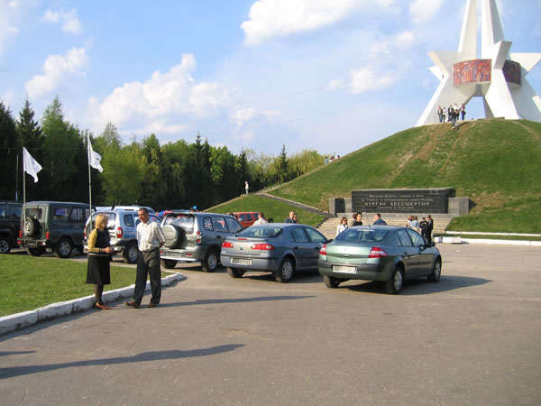 От зрелища новенького автопарка даже неохота уходить От зрелища новенького автопарка даже неохота уходить