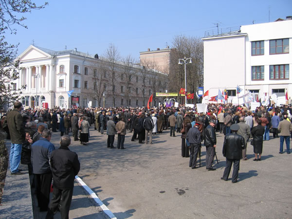 Профсоюзный митинг в разгаре